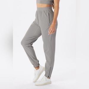 Glyder Motion Jogger: Silver Fog Size Medium Limitless Movement NEW!